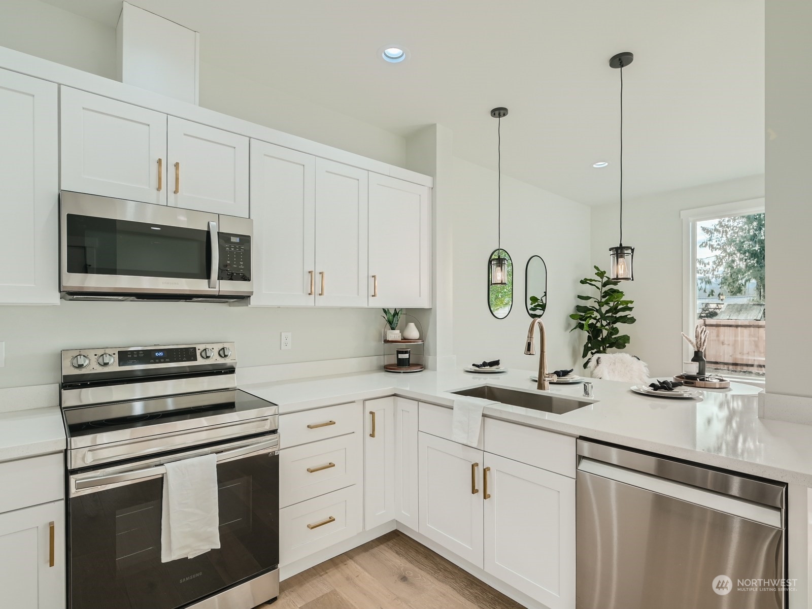 204 Date Avenue Sultan, WA 98294 - Photo 2 of 18 a kitchen with appliances a sink and cabinets