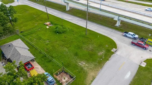 a view of a back yard of the house