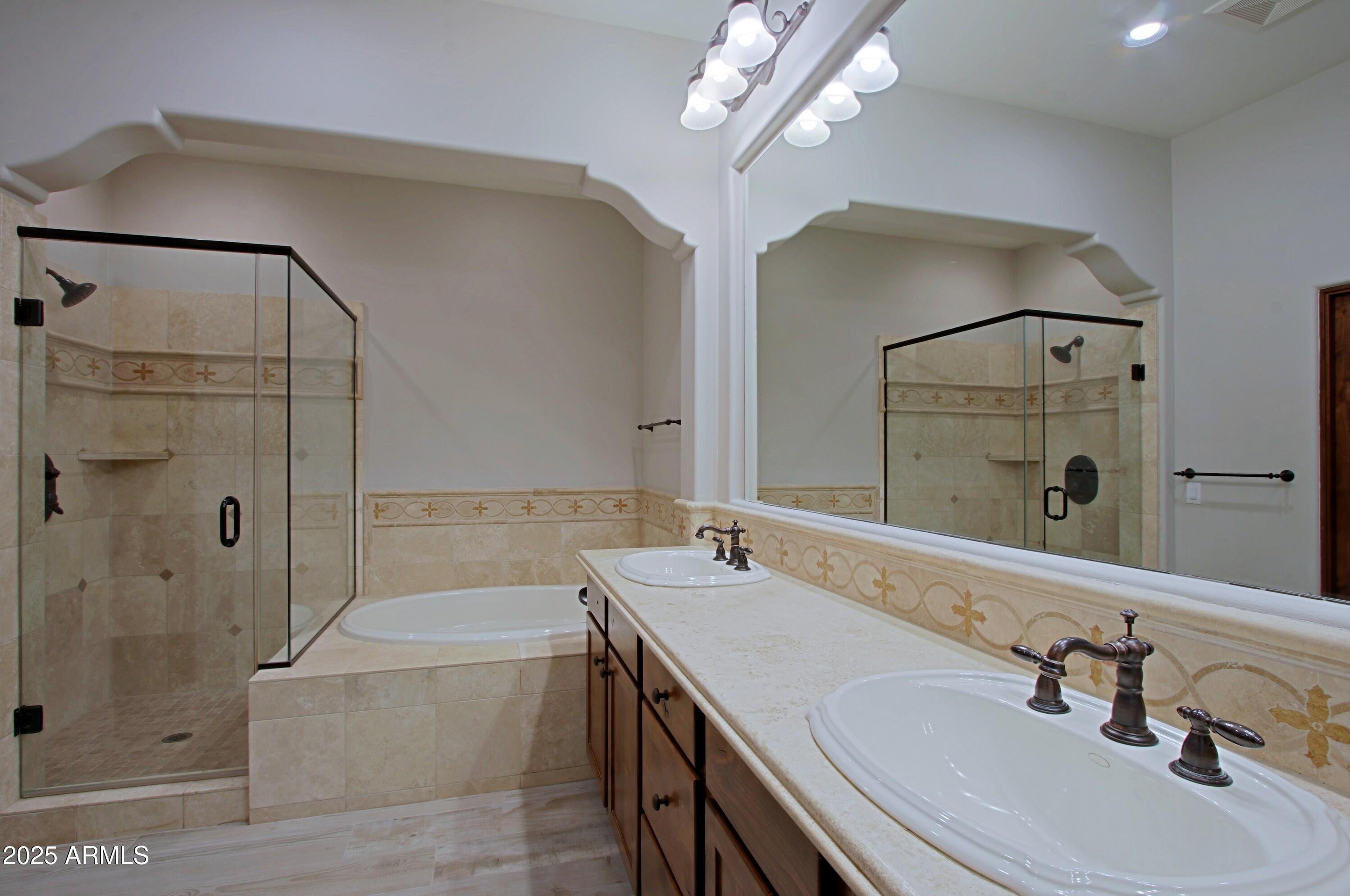 18650 North Thompson Peak Parkway, Unit 1052 Scottsdale, AZ 85255 - Photo 13 of 38 a bathroom with a tub a sink and mirror