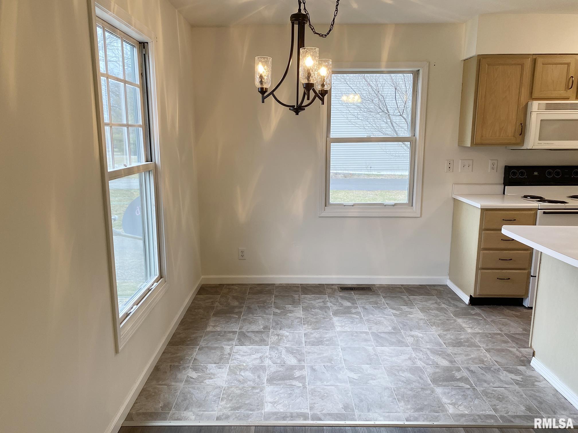 508 Holland Road, Unit 2 Germantown Hills, IL 61548 - Photo 17 of 20