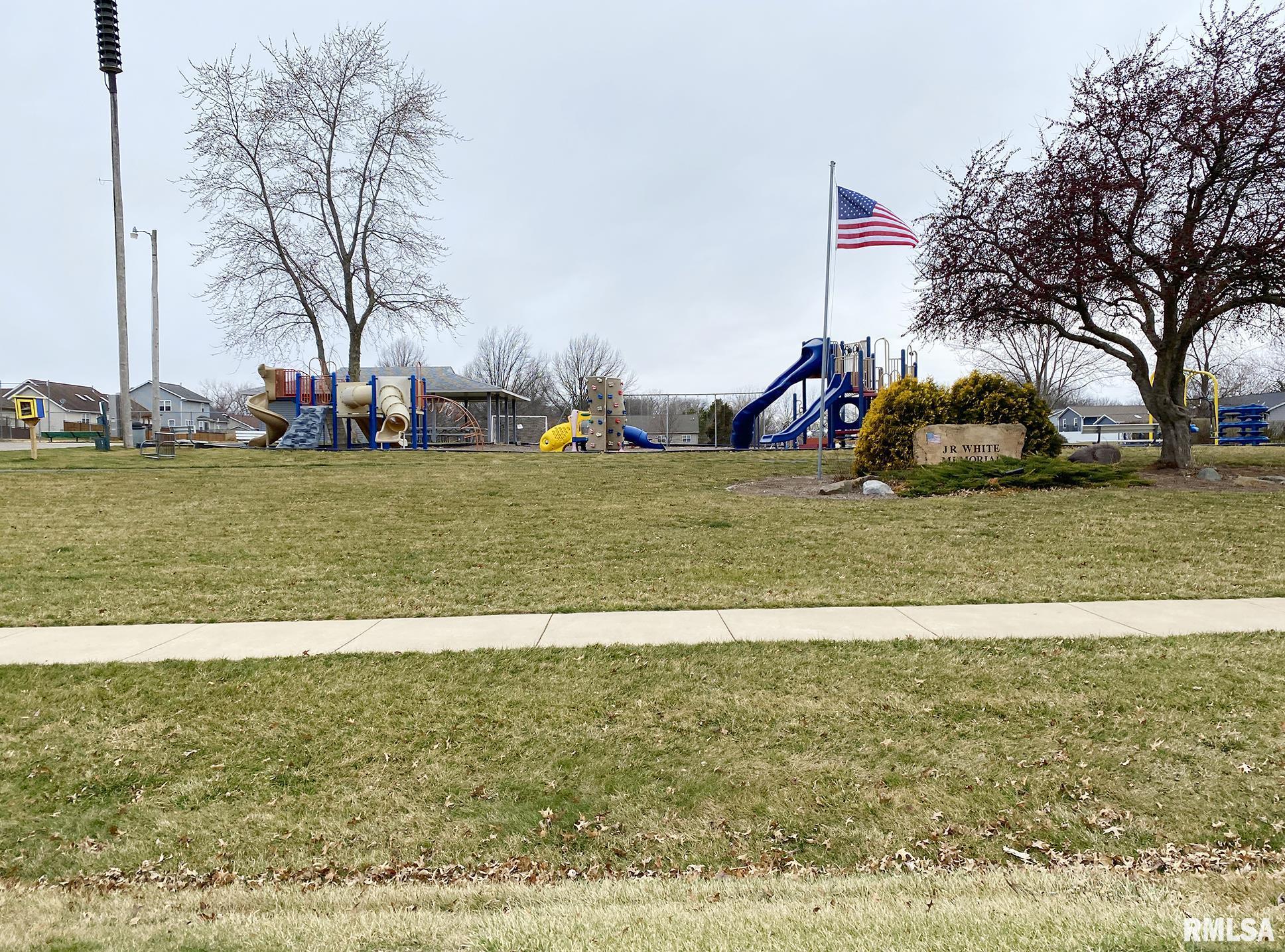 508 Holland Road, Unit 2 Germantown Hills, IL 61548 - Photo 2 of 20