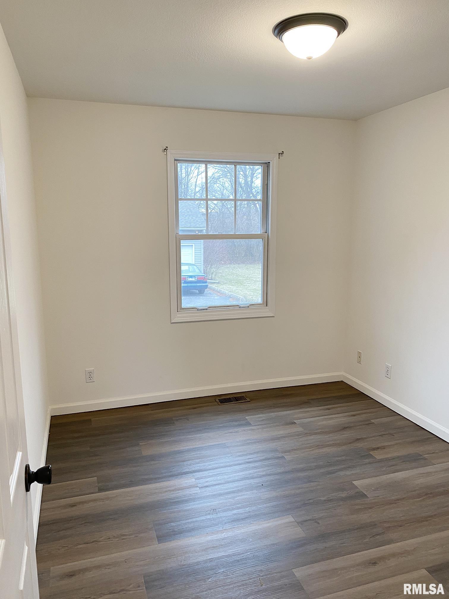 508 Holland Road, Unit 2 Germantown Hills, IL 61548 - Photo 5 of 20