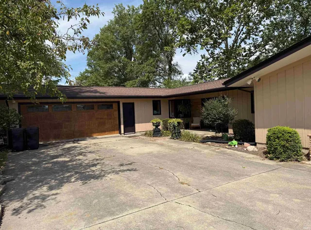 $319,700 | 1105 Clark Street, Berne, IN 46711