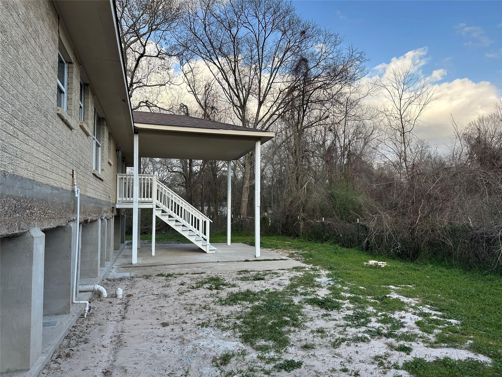 10412 Ehlers Road Conroe, TX 77302 - Photo 4 of 18 a backyard of a house with lots of green space