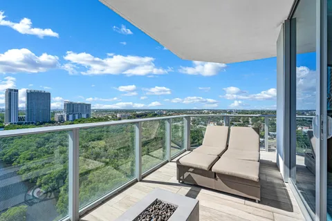 $1,375,000 | 17111 Biscayne Boulevard, Unit 1702, North Miami Beach, FL 33160