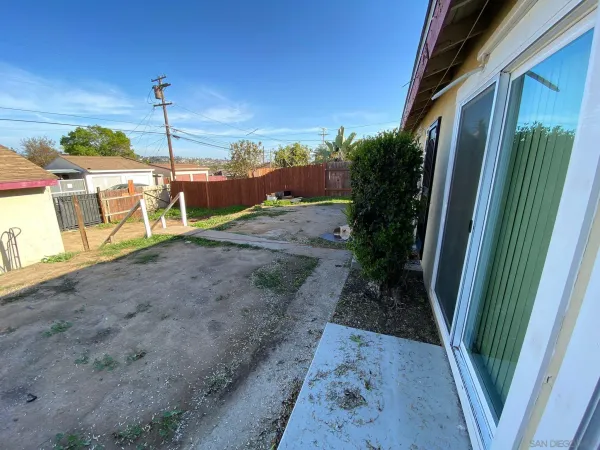 a view of a backyard with plants