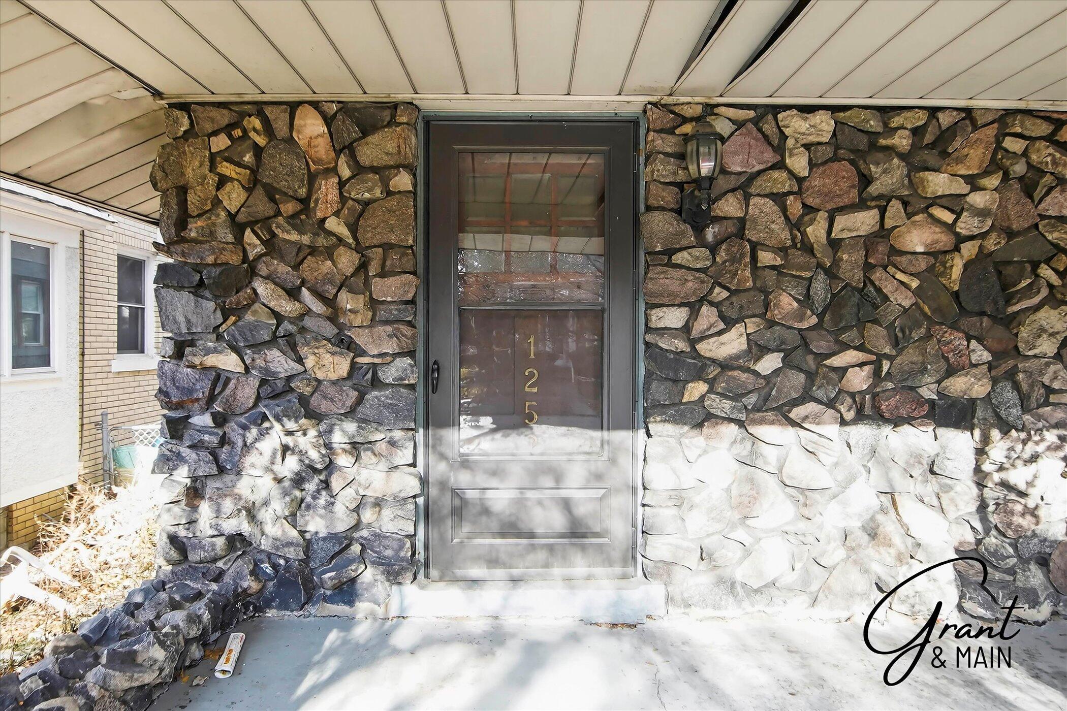 1252 Edison Street Detroit, MI 48202 - Photo 5 of 37 007-07-1252 Edison St Detroit, MI 48202