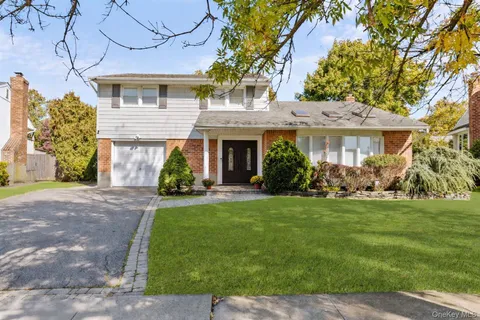 $989,888 | 7 Rita Lane, Plainview, NY 11803