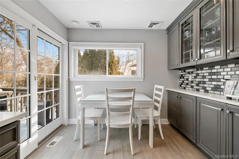 $989,888 | 7 Rita Lane, Plainview, NY 11803