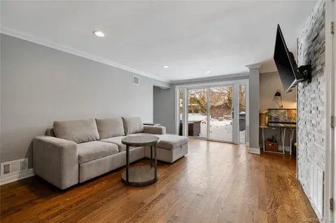 $989,888 | 7 Rita Lane, Plainview, NY 11803