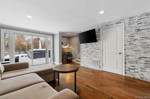 $989,888 | 7 Rita Lane, Plainview, NY 11803