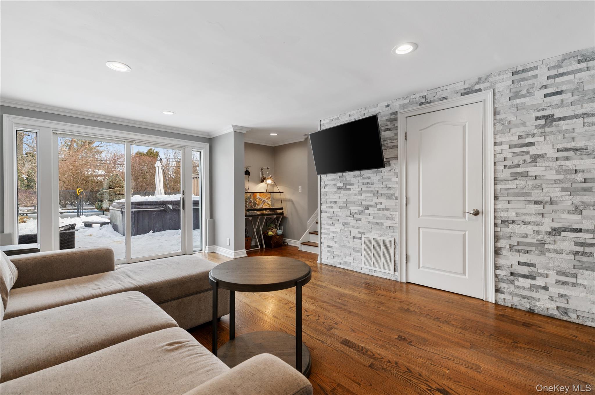 7 Rita Lane Plainview, NY 11803 - Photo 14 of 30