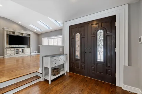 $989,888 | 7 Rita Lane, Plainview, NY 11803