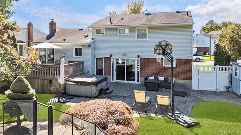 $989,888 | 7 Rita Lane, Plainview, NY 11803