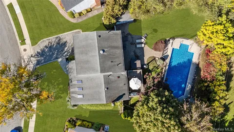 $989,888 | 7 Rita Lane, Plainview, NY 11803