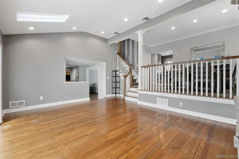 $989,888 | 7 Rita Lane, Plainview, NY 11803