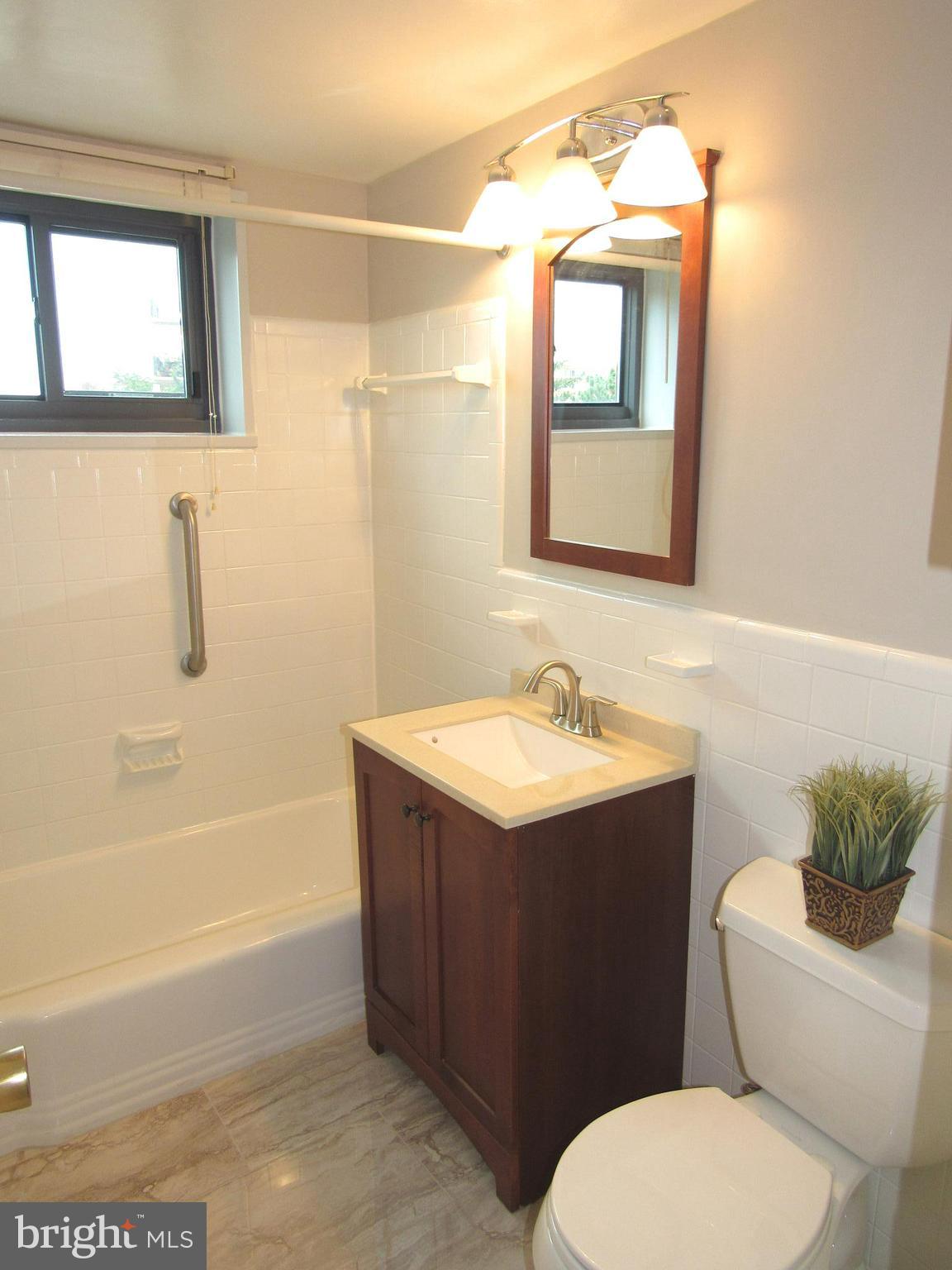 1300 South Arlington Ridge Road, Unit 617 Arlington, VA 22202 - Photo 13 of 25 a bathroom with a toilet