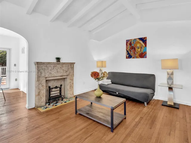 $2,500,000 | 1534 Euclid Avenue, Miami Beach, FL 33139