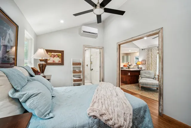 $1,250 | 801 1/2 Bishop Street, Smithville, TX 78957