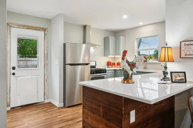 $1,250 | 801 1/2 Bishop Street, Smithville, TX 78957