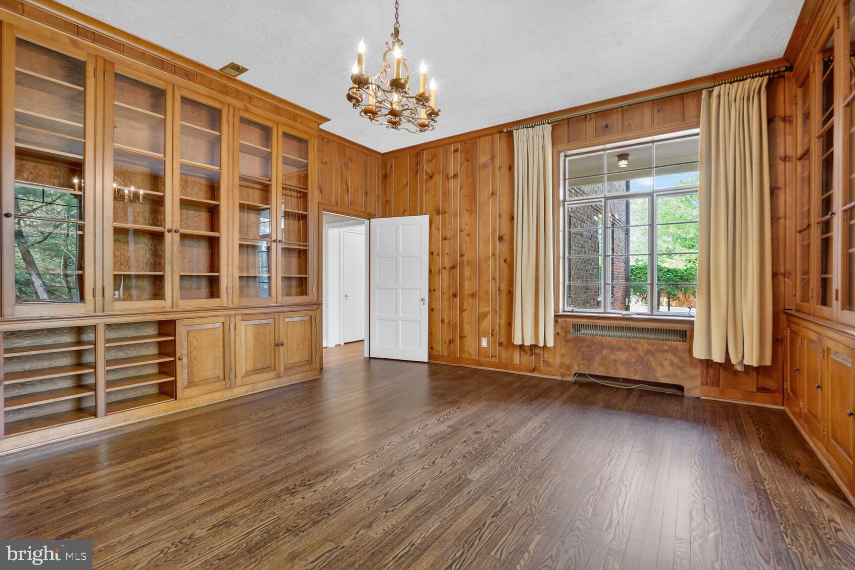 5553 Little Falls Road Arlington, VA 22207 - Photo 18 of 53 Library