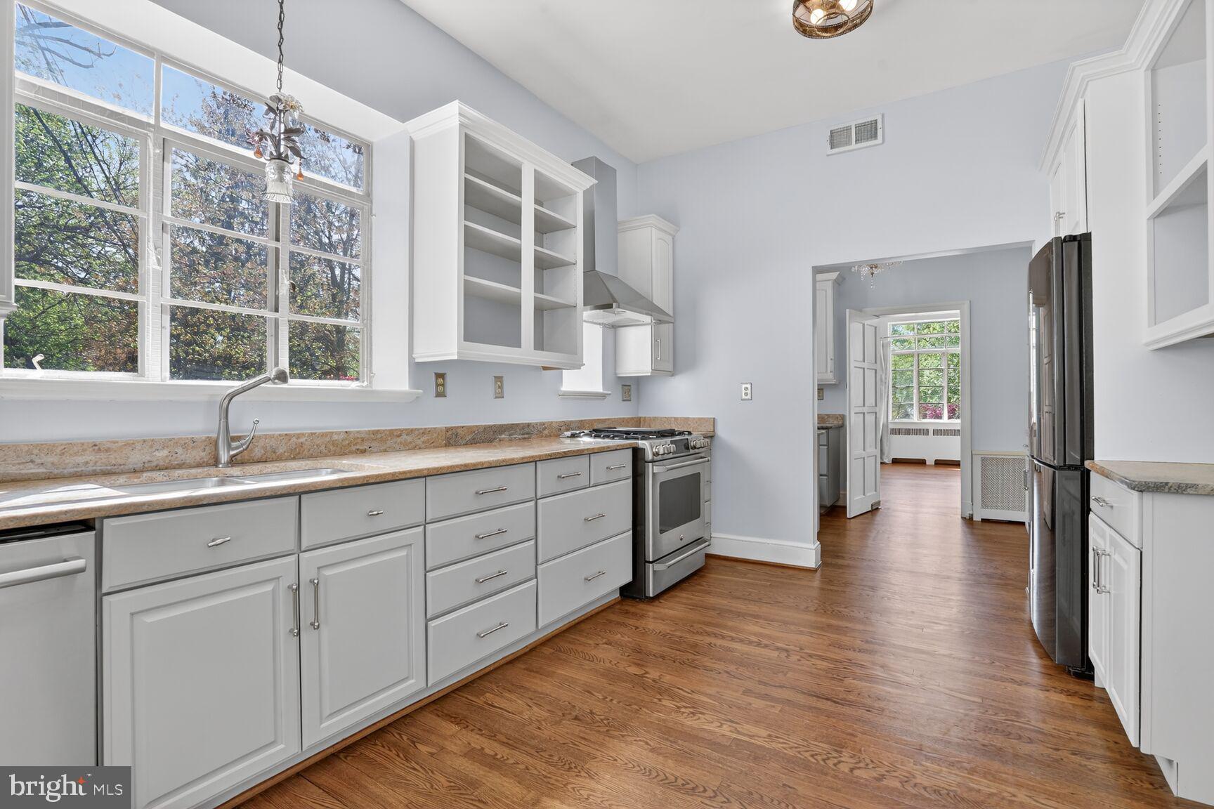 5553 Little Falls Road Arlington, VA 22207 - Photo 23 of 53 Kitchen