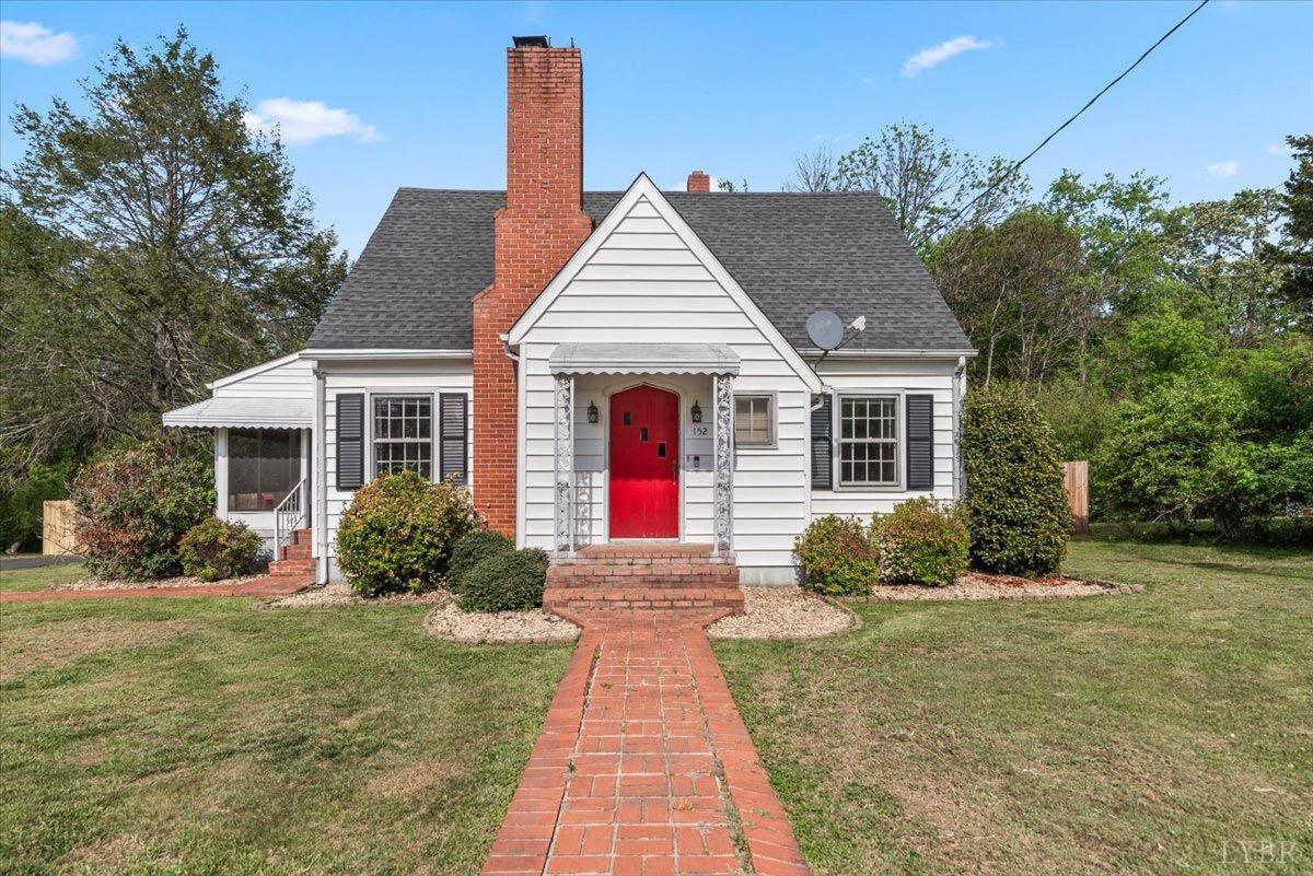 152 Pine Street Amherst, VA 24521 - Photo 52 of 53 a front view of a house with garden