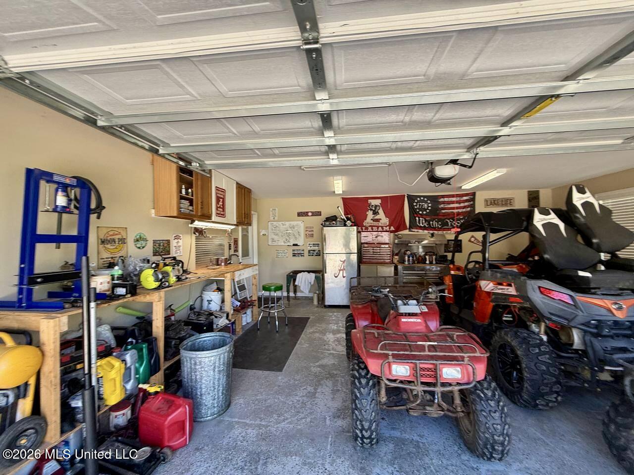 1748 Victoria Road Byhalia, MS 38611 - Photo 15 of 20 garage
