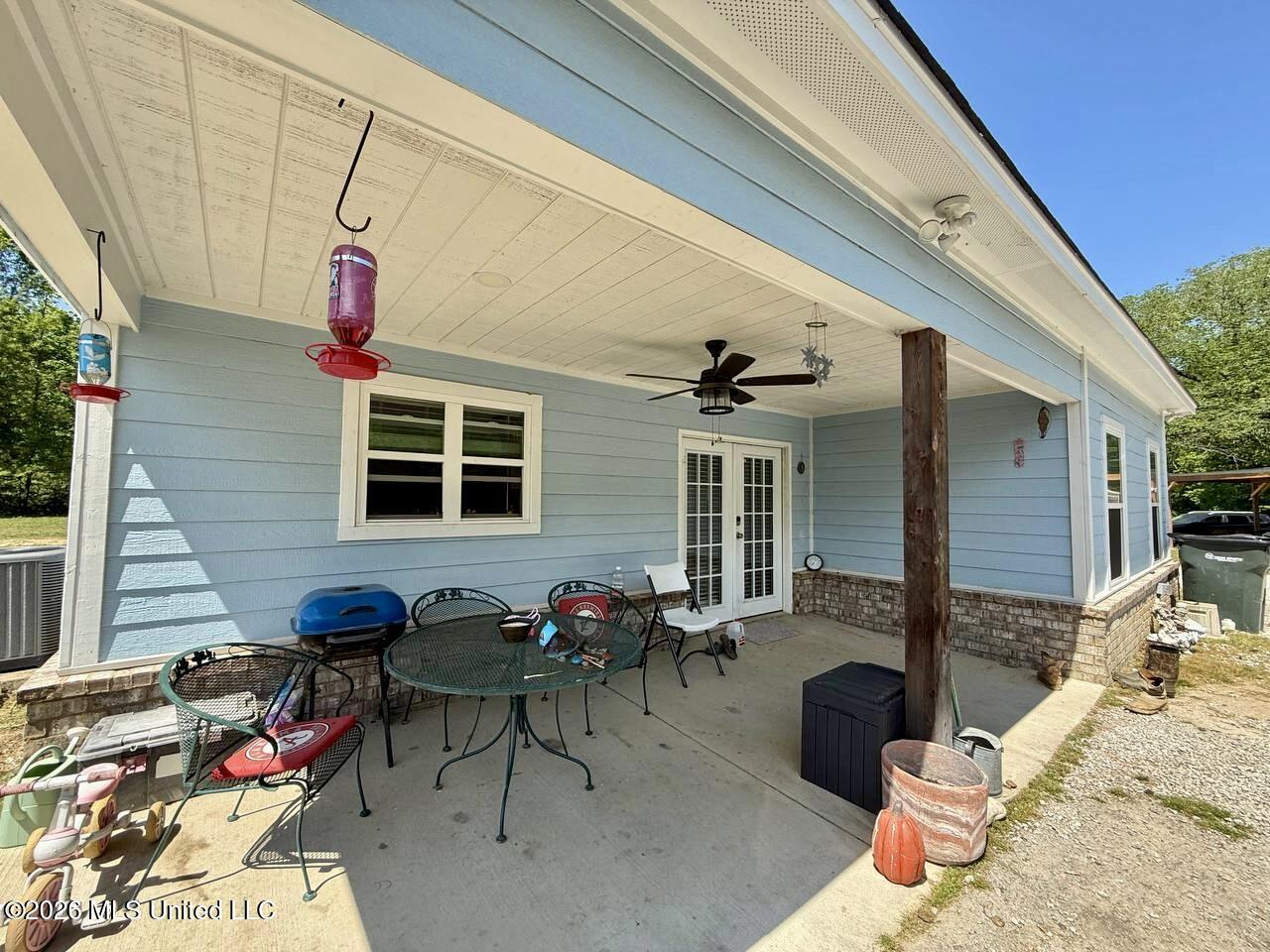 1748 Victoria Road Byhalia, MS 38611 - Photo 7 of 20 covered patio