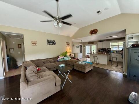 1748 Victoria Road Byhalia, MS 38611 - Photo 10 of 20 living room/open to kitchen