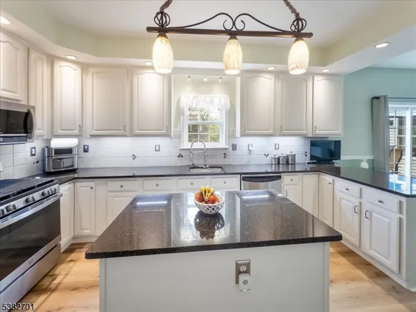 $850,000 | 15 Alaco Lane, Milford, NJ 08848