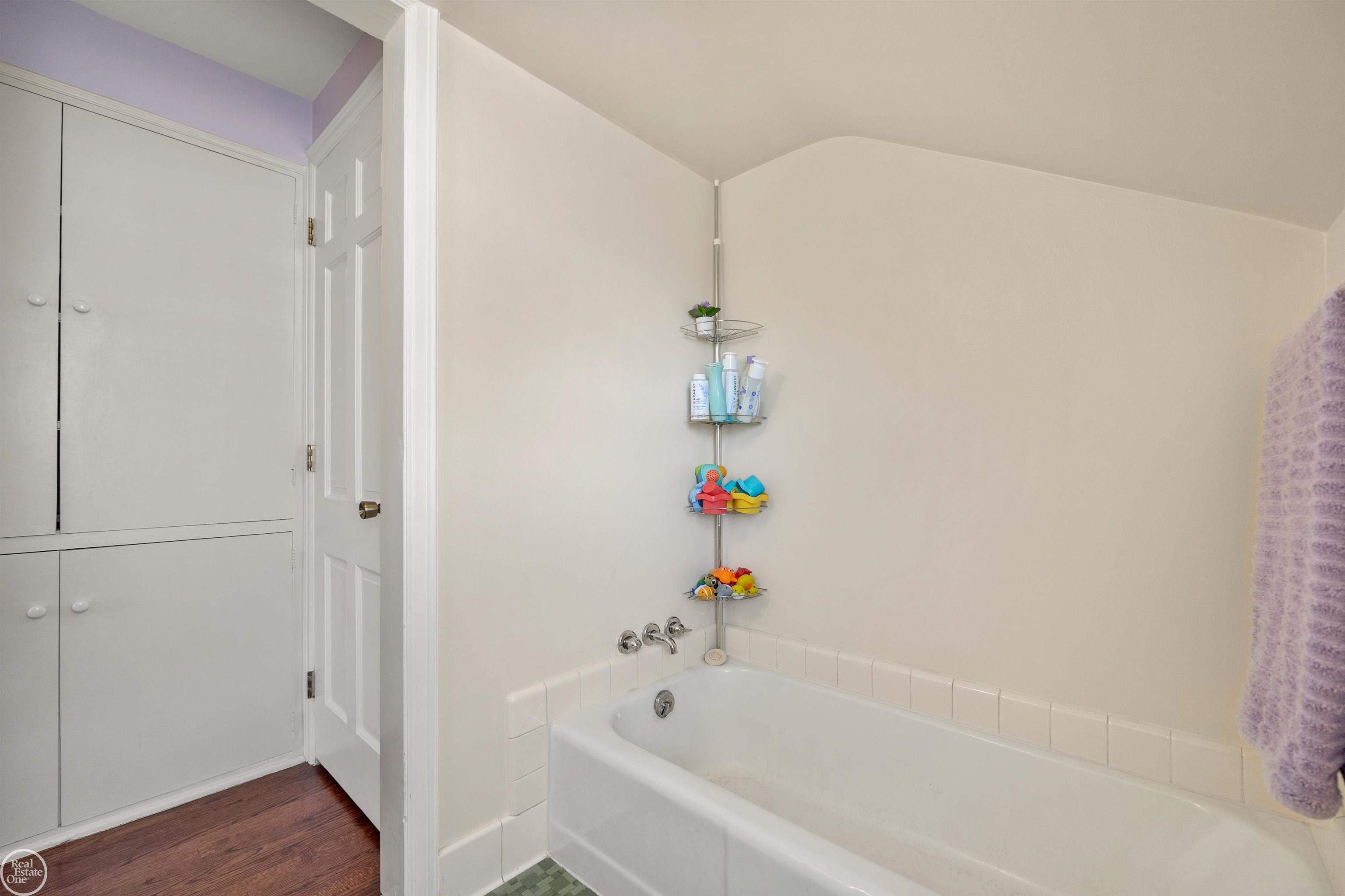 704 Pemberton Road Grosse Pointe, MI 48230 - Photo 42 of 75 50135490-310166b0-9d1f-4e29-9529-d8ea2827f8f0.JPG