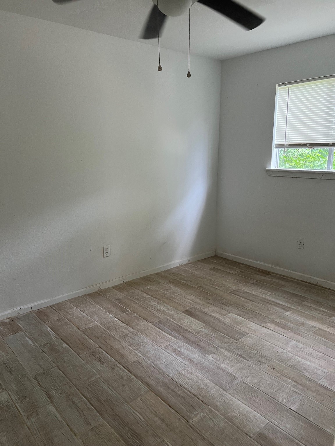 4242 10th Avenue Port Arthur, TX 77642 - Photo 13 of 13 an empty room with a window