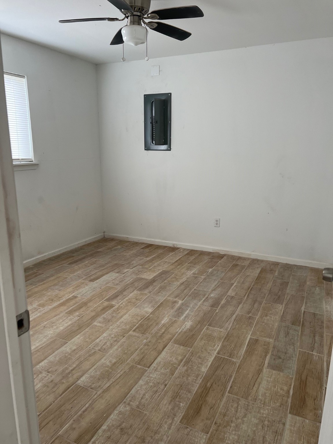 4242 10th Avenue Port Arthur, TX 77642 - Photo 9 of 13 an empty room with a ceiling fan and carpet