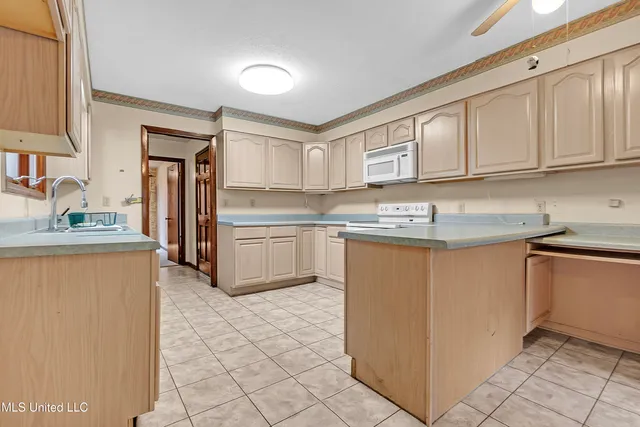 $319,000 | 8500 Lakeshore Drive, Walls, MS 38680