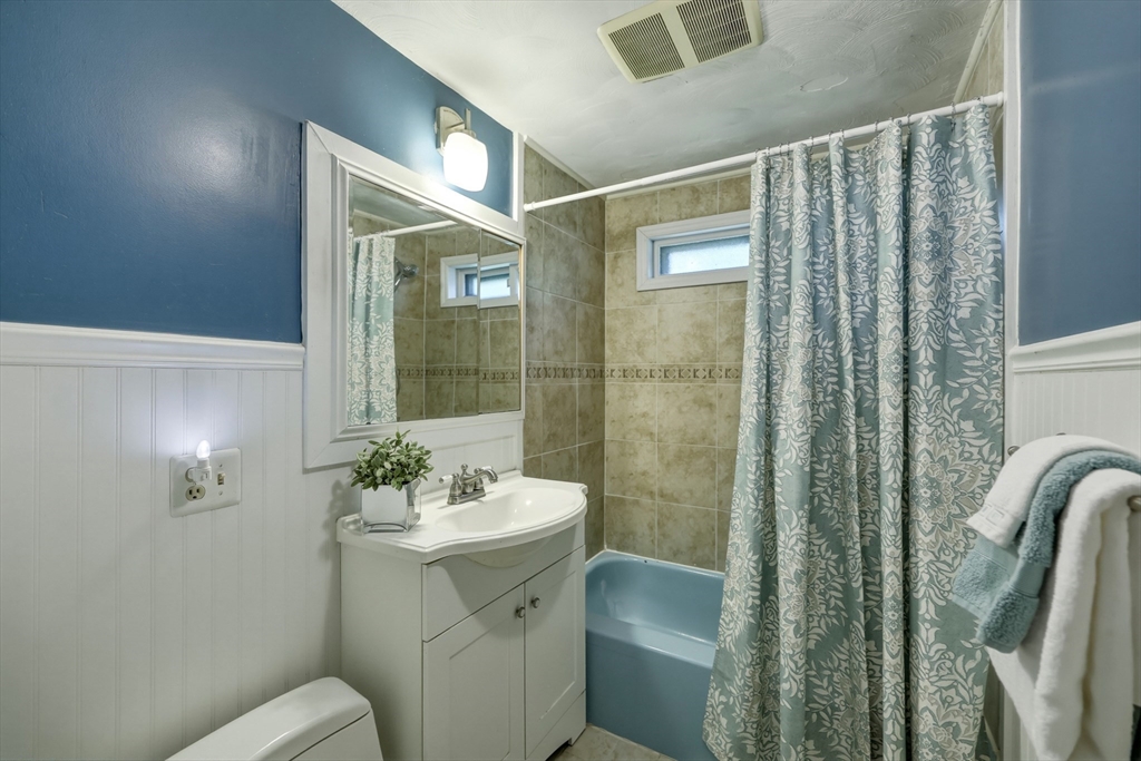 64 Tioga Street Springfield, MA 01128 - Photo 17 of 27