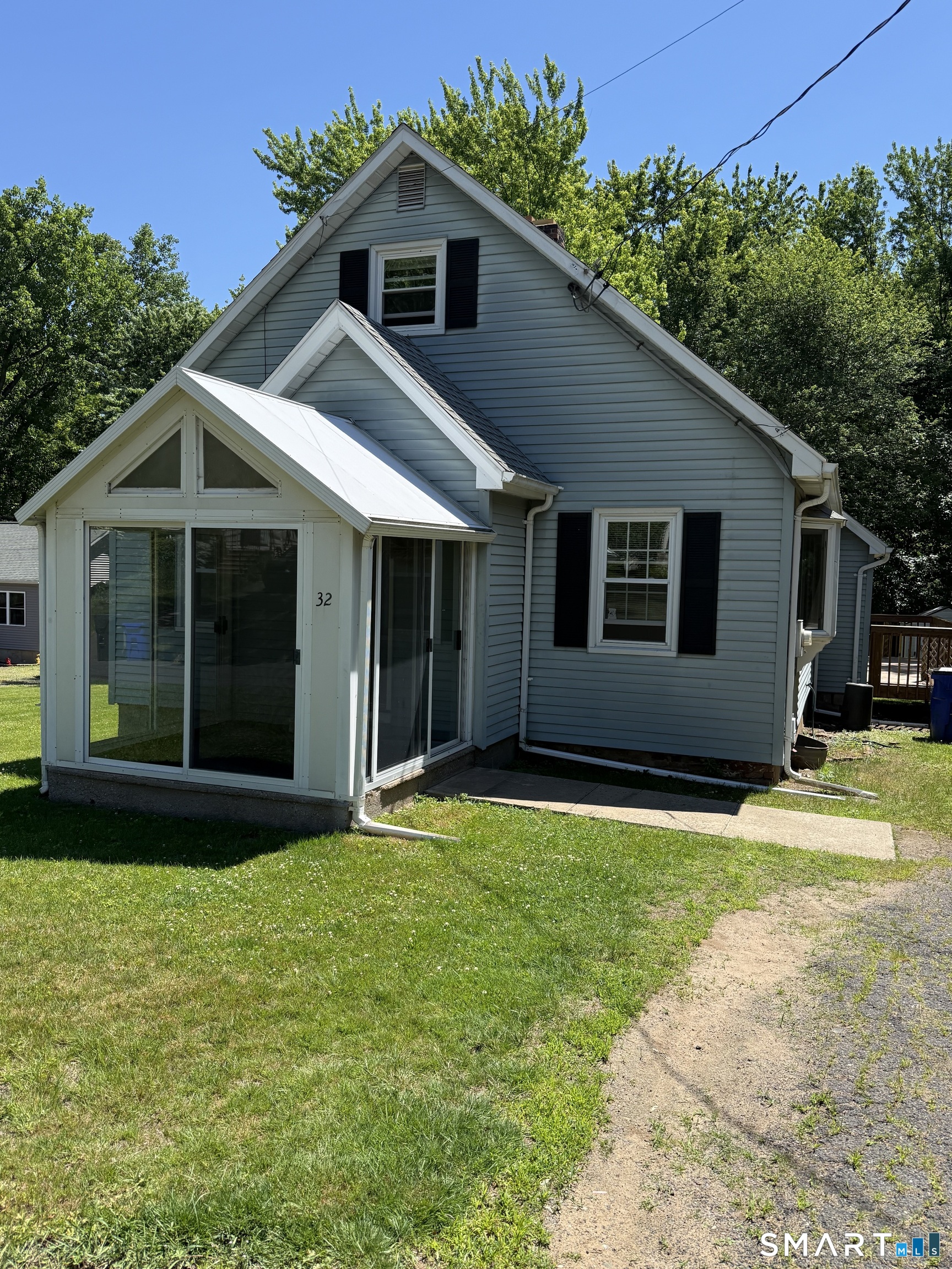 32 Dickerman Avenue Windsor Locks, CT 06096 - Photo 2 of 17