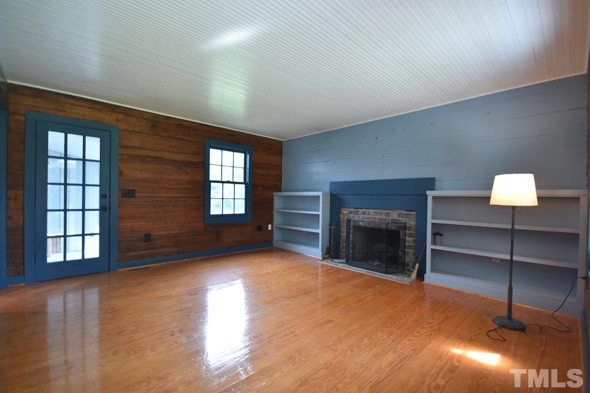 2420 Hodges Road Burlington, NC 27217 - Photo 4 of 24 Hardwoods throughout
