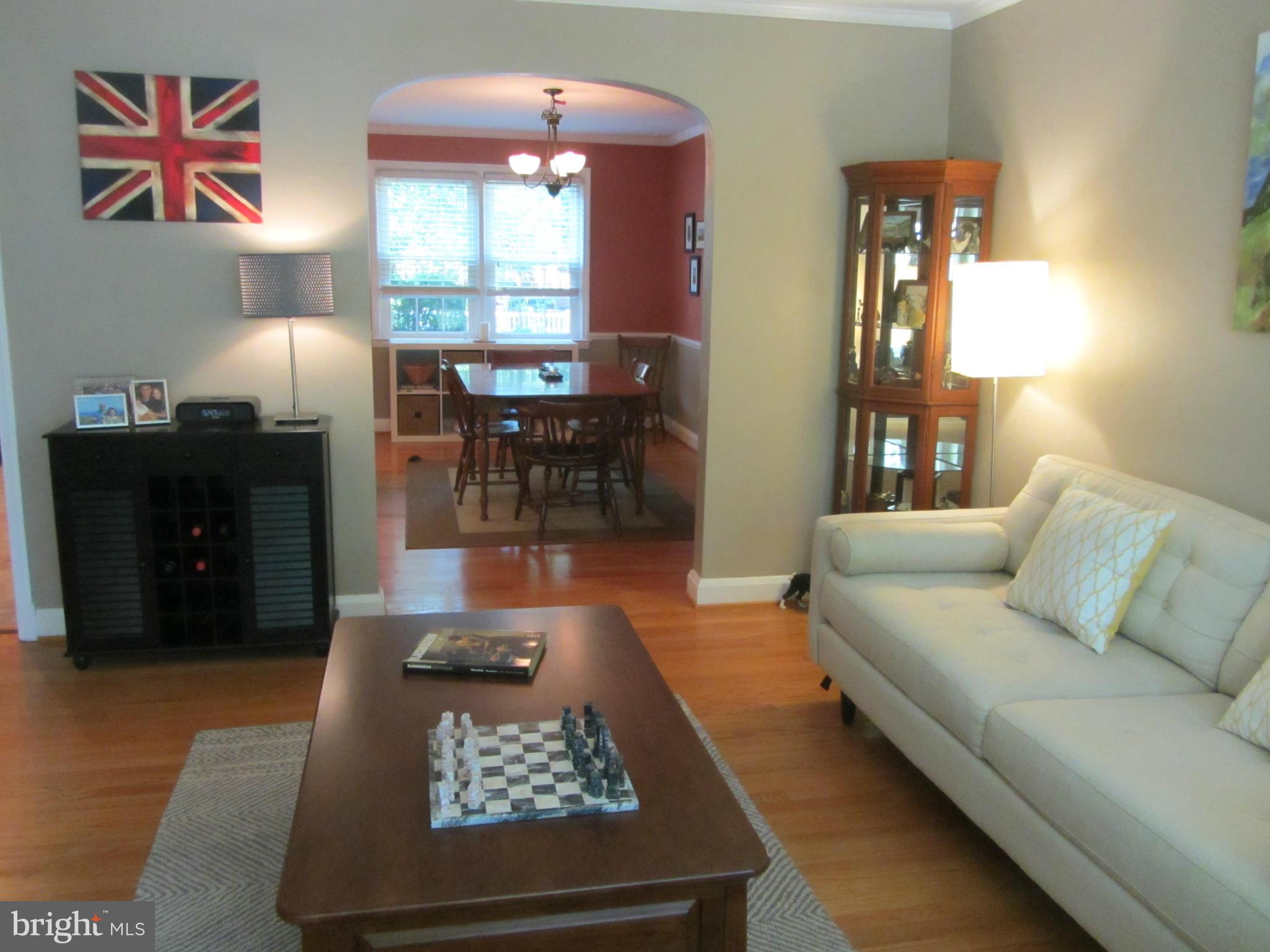 165 Dumbarton Road Baltimore, MD 21212 - Photo 4 of 26 Living Room