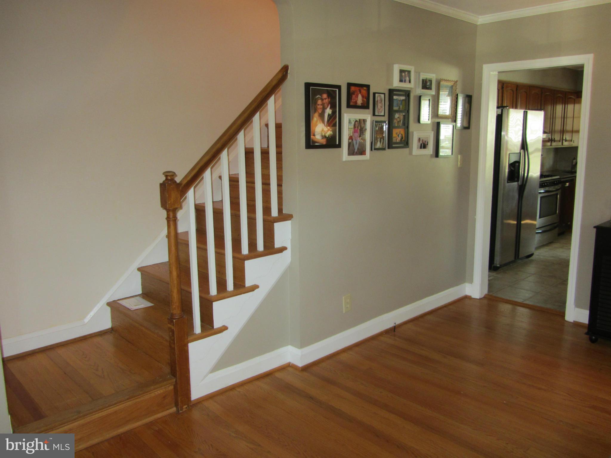 165 Dumbarton Road Baltimore, MD 21212 - Photo 5 of 26 Living Room