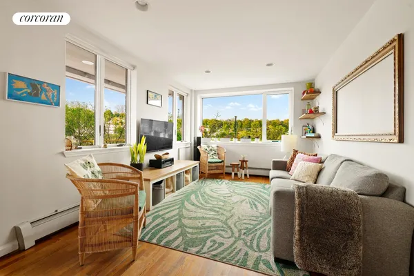 $925,000 | 811 5th Avenue, Unit 402 | Greenwood Heights