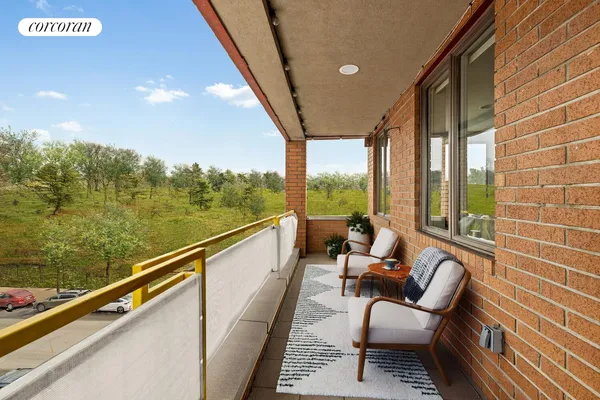 $925,000 | 811 5th Avenue, Unit 402 | Greenwood Heights