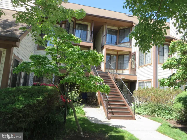 $2,295 | 6008 C Curtier Drive, Alexandria, VA 22310