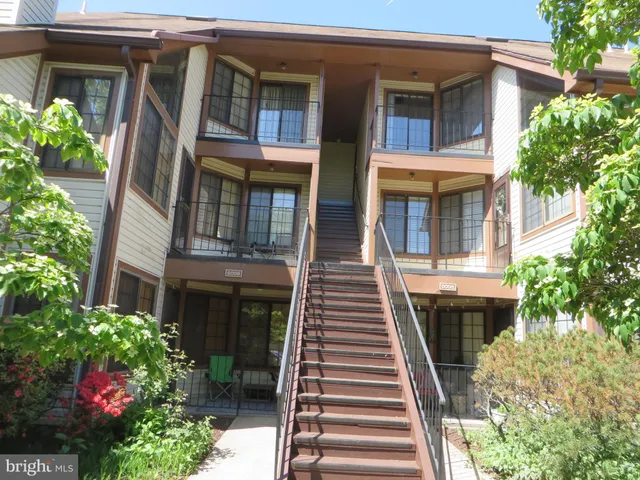 $2,295 | 6008 C Curtier Drive, Alexandria, VA 22310