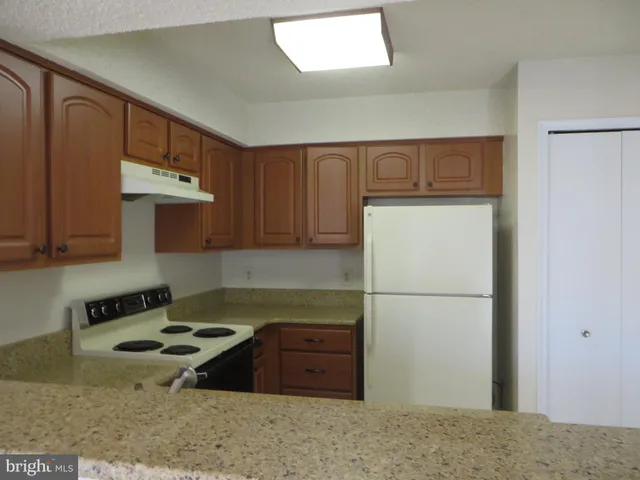 $2,295 | 6008 C Curtier Drive, Alexandria, VA 22310