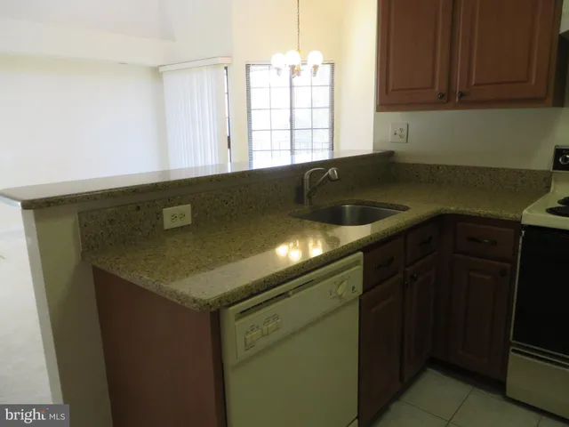 $2,295 | 6008 C Curtier Drive, Alexandria, VA 22310