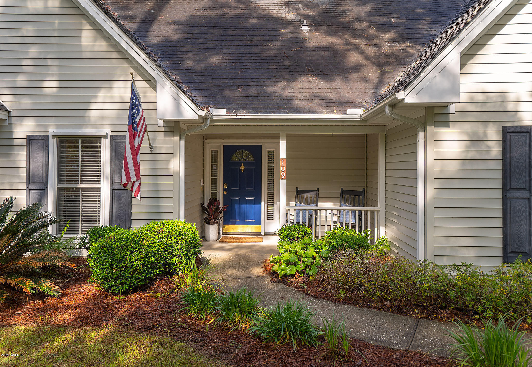 109 Middle Road Beaufort, SC 29907 - Photo 4 of 48 DSC00746-1