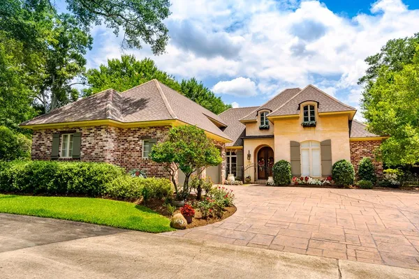 $459,900 | 109 Grove Place, Summit, MS 39666