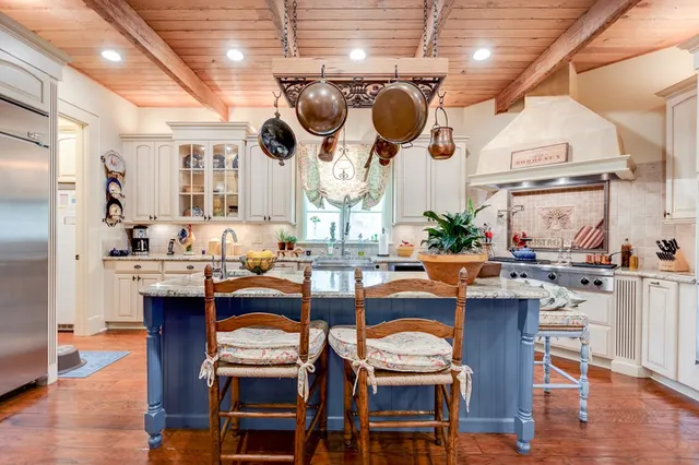 $475,000 | 109 Grove Place, Summit, MS 39666