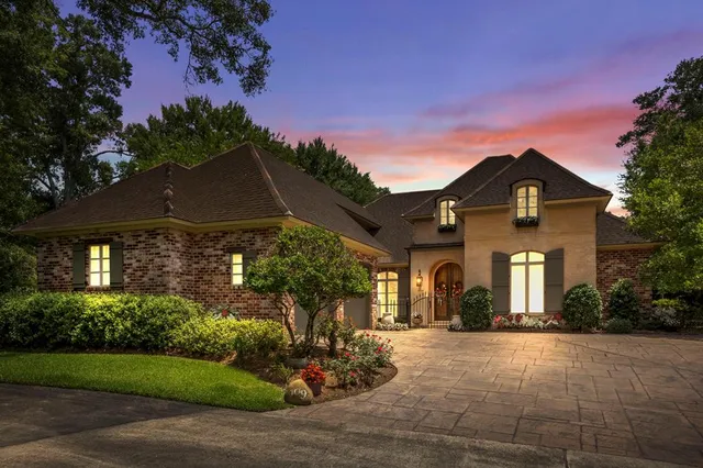 $475,000 | 109 Grove Place, Summit, MS 39666